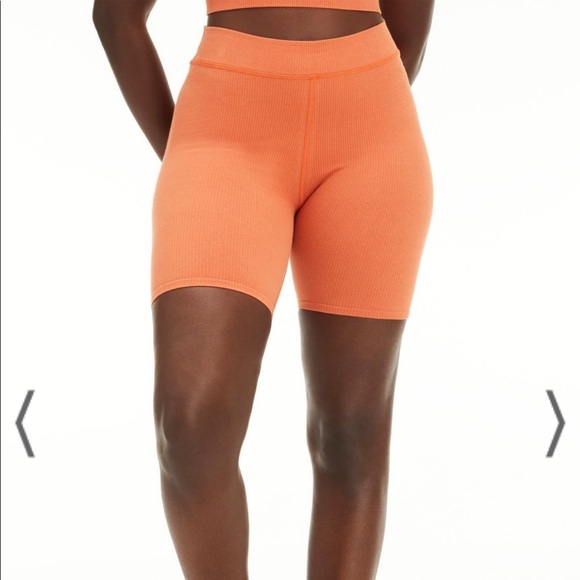 Good American Seamless Rib Bike Shorts - Picture 9 of 10